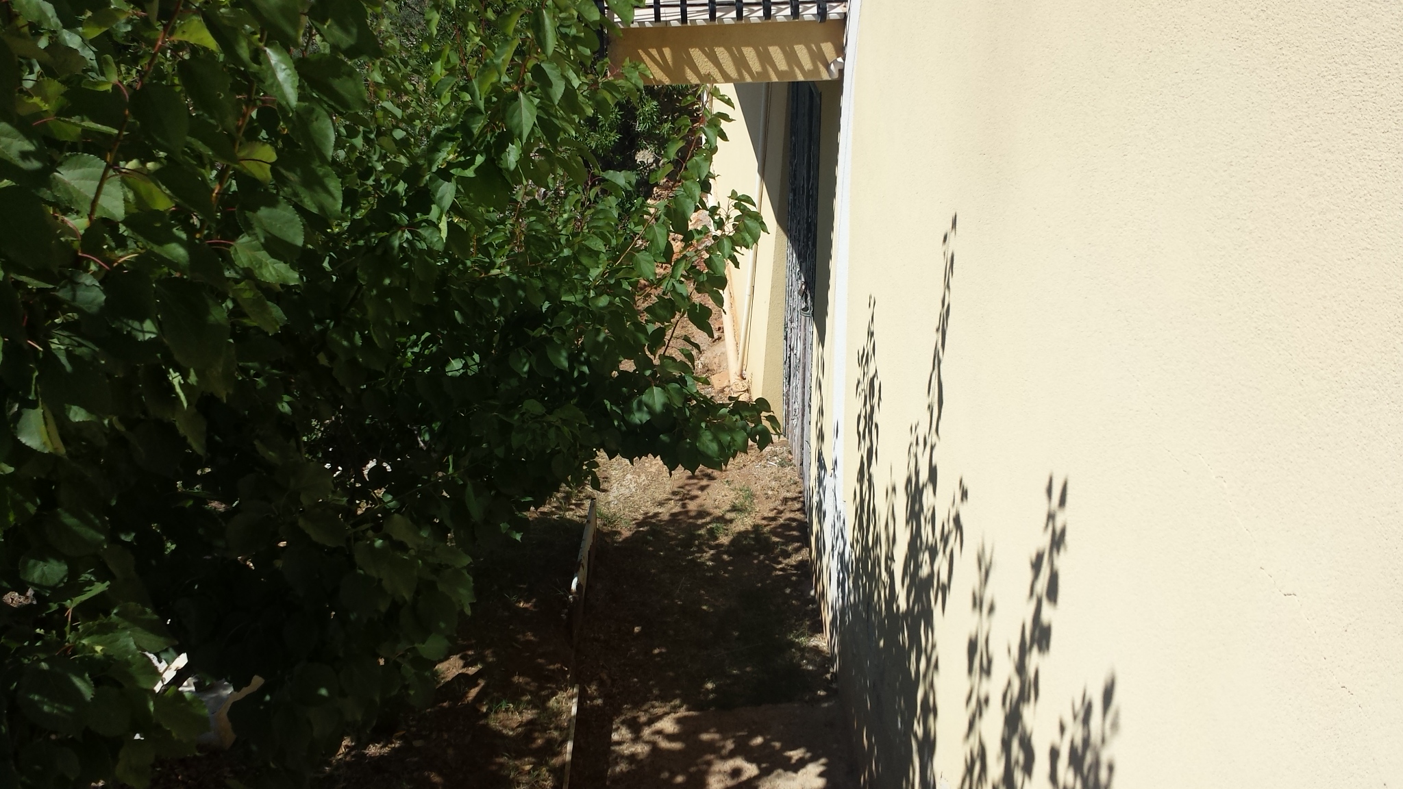 Via Regione Siciliana, villino con grande terrazzo
