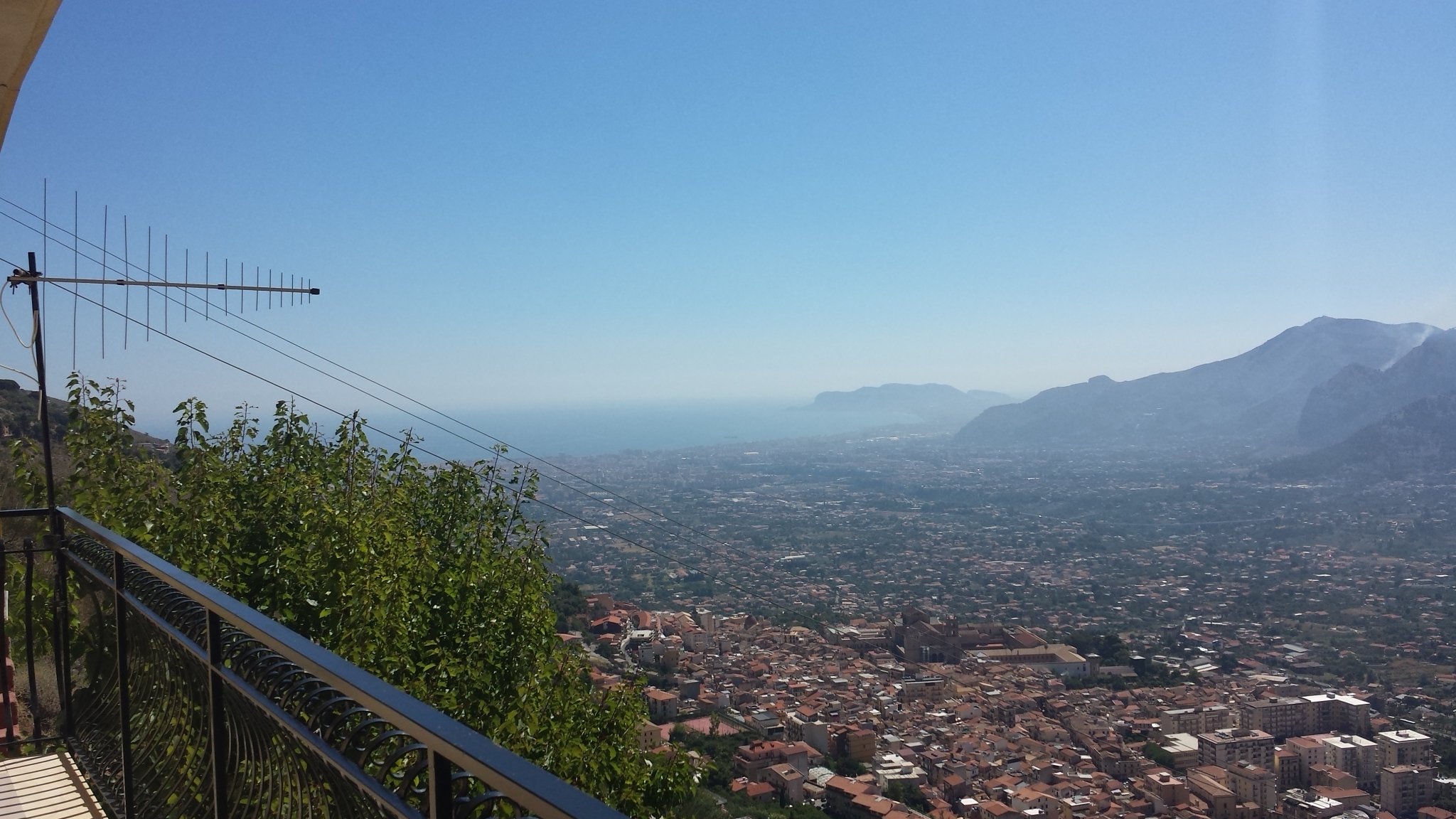 Via Regione Siciliana, villino con grande terrazzo