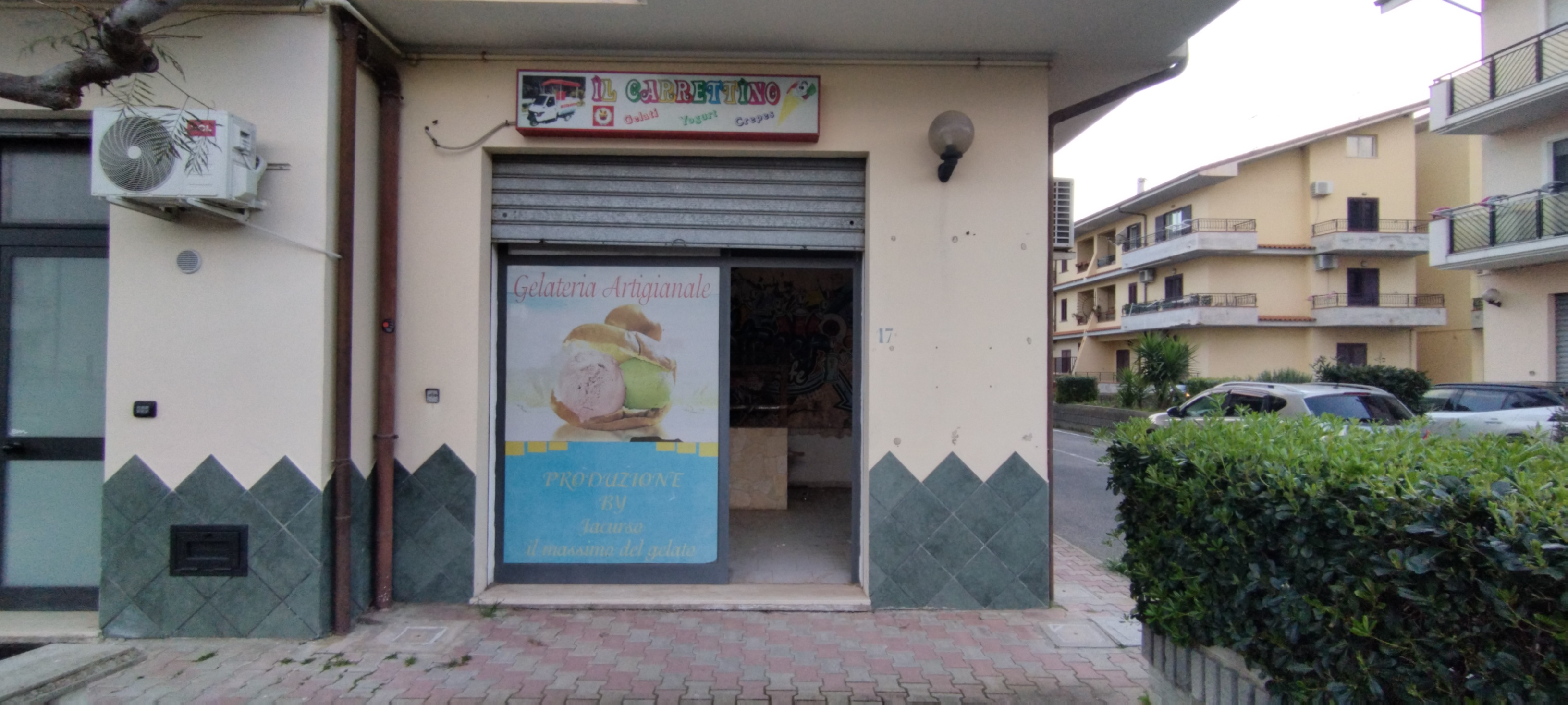 Locale commerciale 2